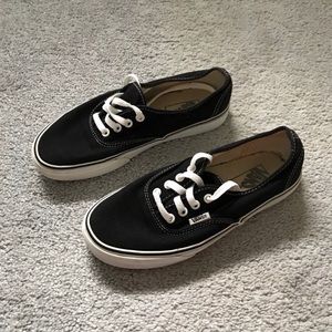 black and white original low top vans